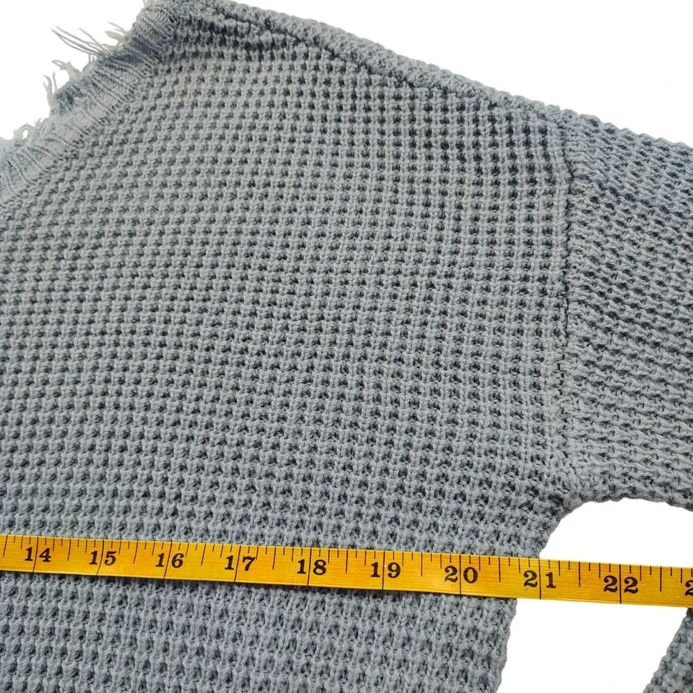 Moon & Madison Kids Small Blue Distressed Waffle Knit V-Neck Sweater SA611